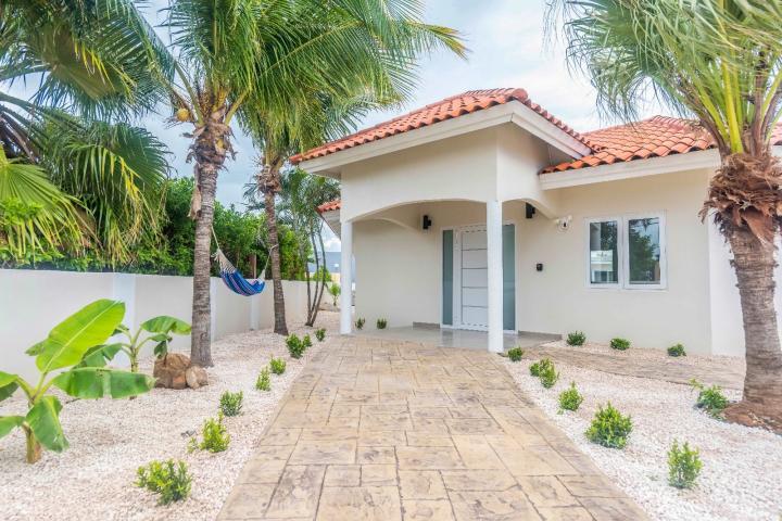 Elegant New Villa in Safir