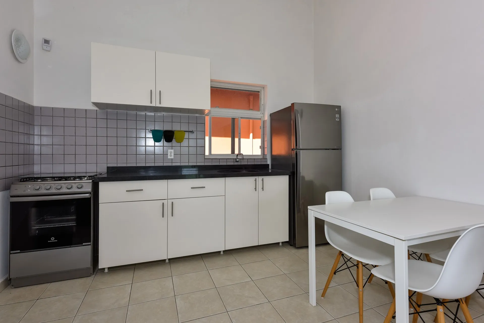 Papaya 9-J Apartment Complex, photo 9 of 28