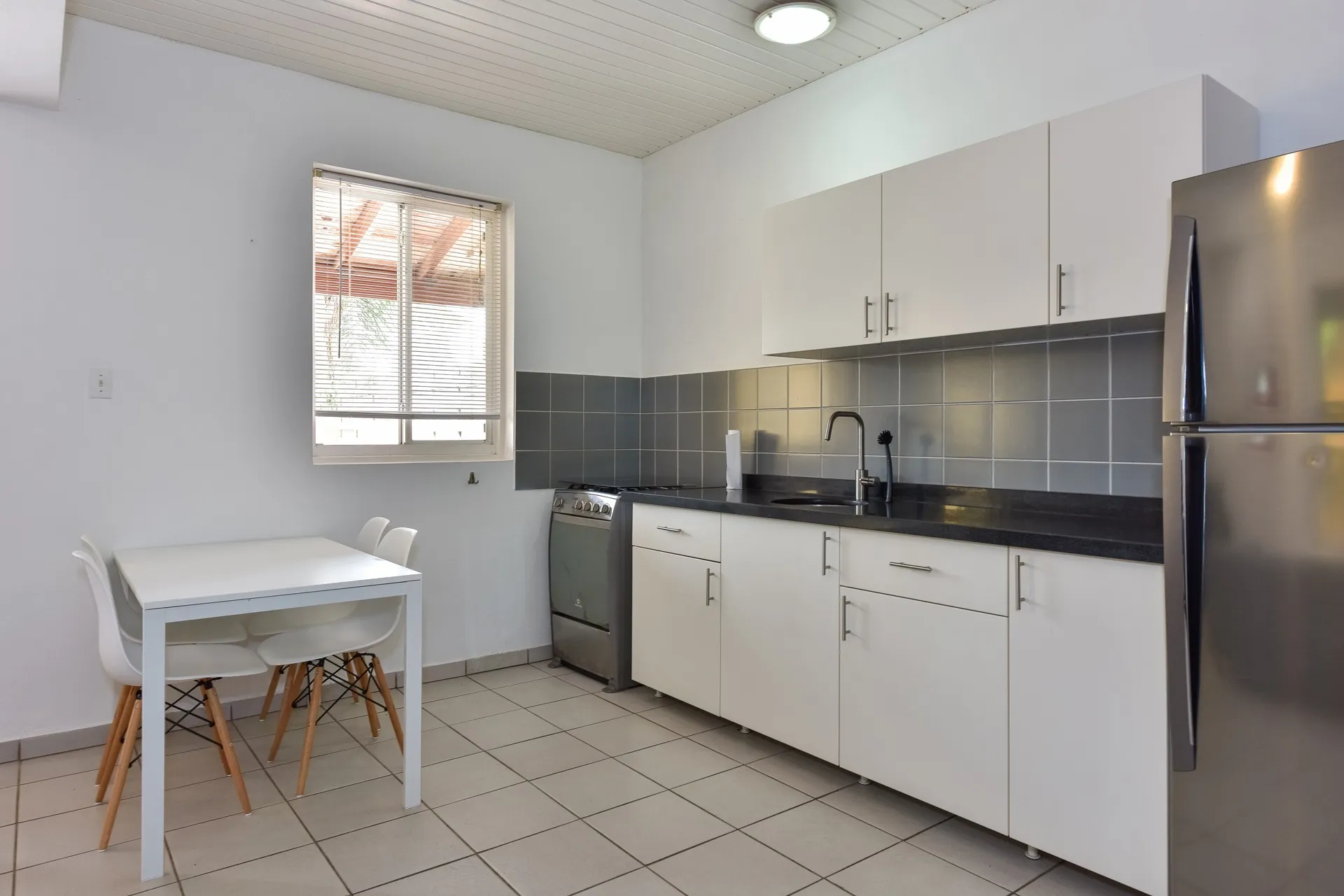 Papaya 9-J Apartment Complex, photo 20 of 28