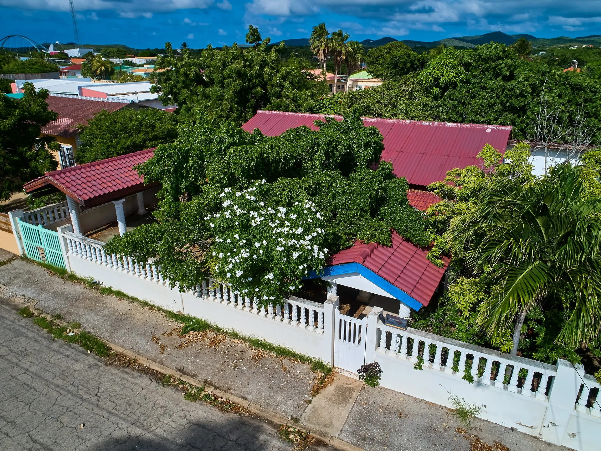 Residential for Sale in Pos Chikito, Aruba - Ir. Luymesstraat 7, photo 2 of 23