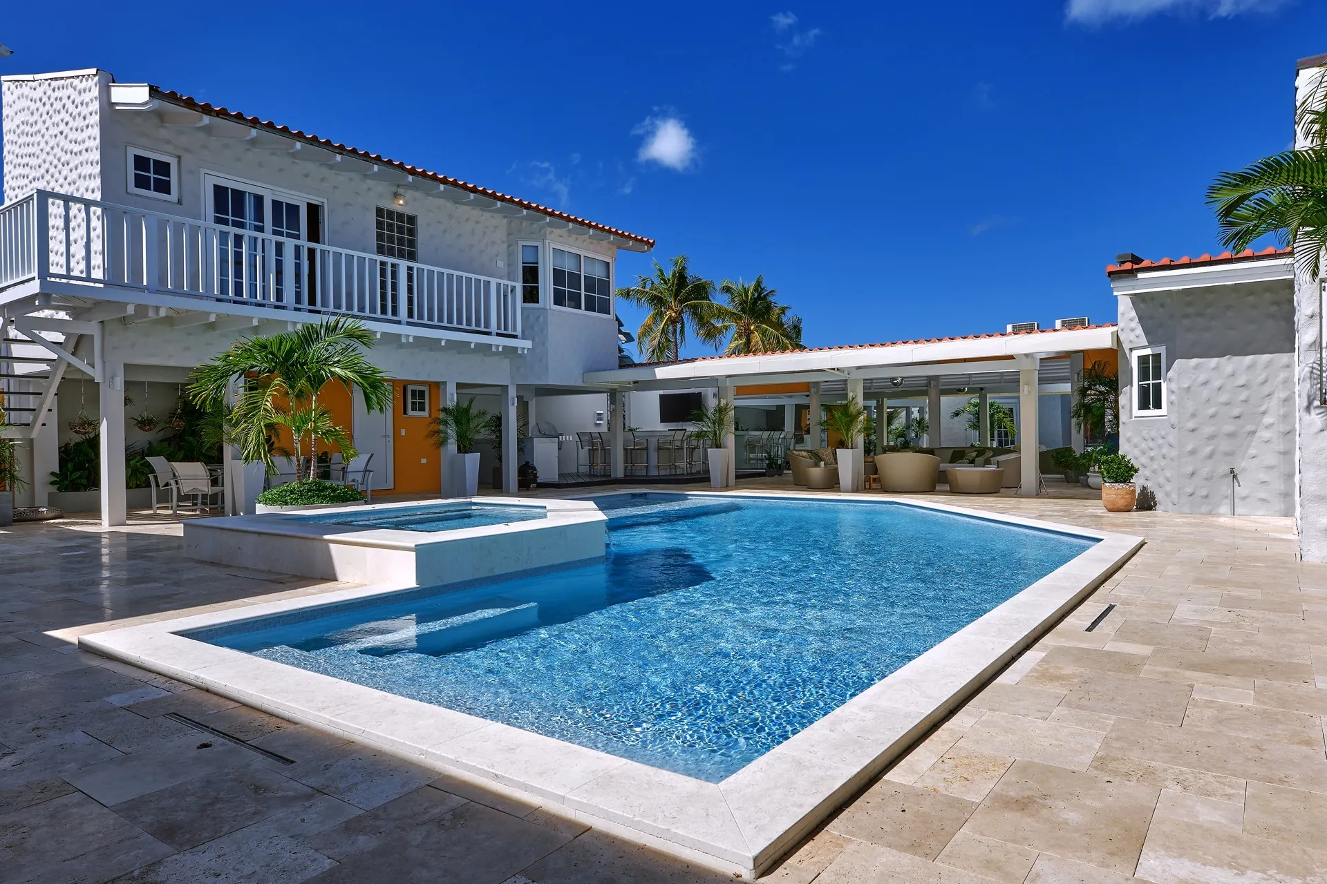 Luxury Oranjestad Villa, photo 9 of 65