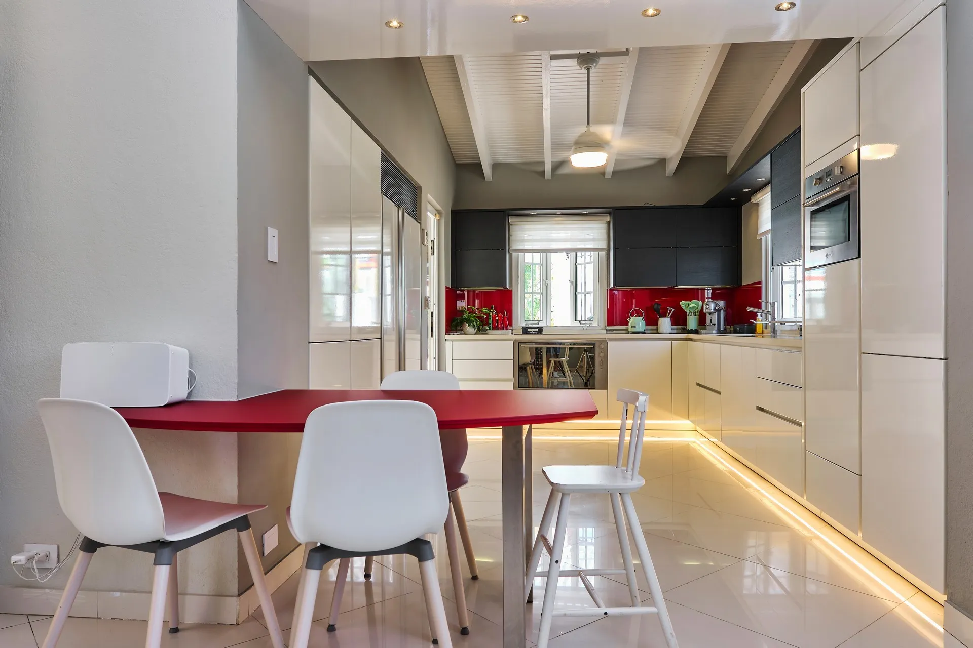 Luxury Oranjestad Villa, photo 10 of 65