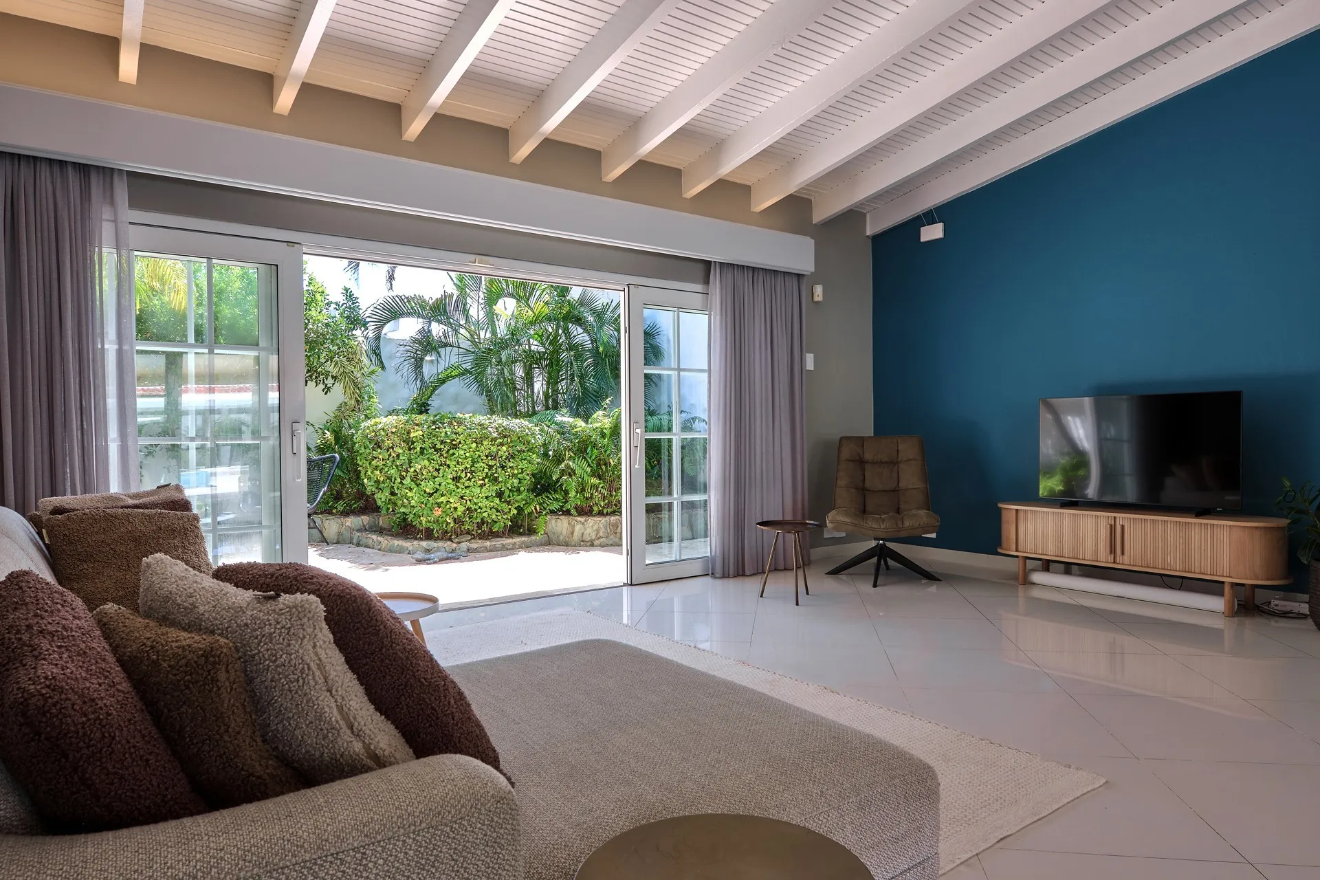 Luxury Oranjestad Villa, photo 17 of 65