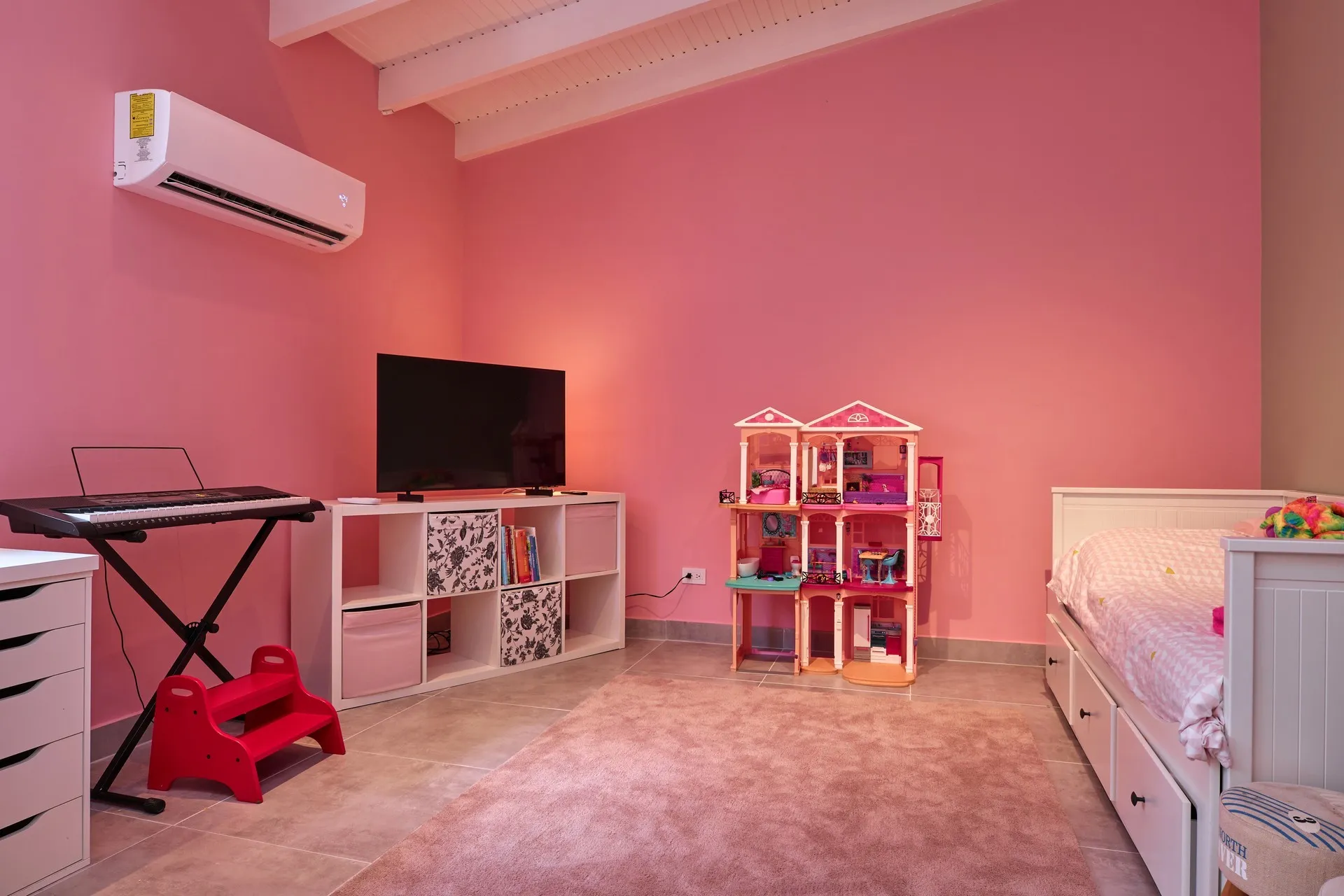 Luxury Oranjestad Villa, photo 33 of 65