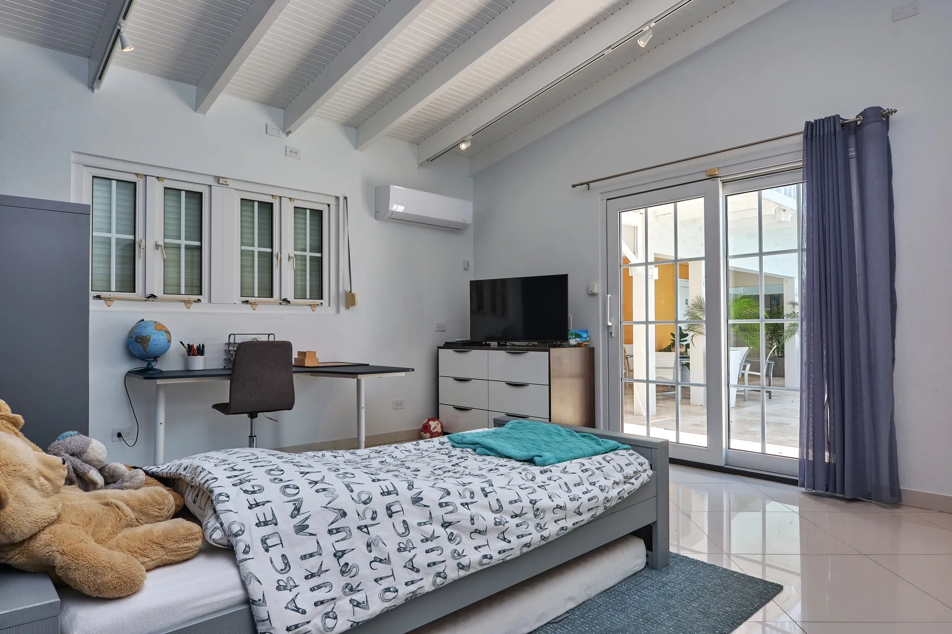 Luxury Oranjestad Villa, photo 37 of 65