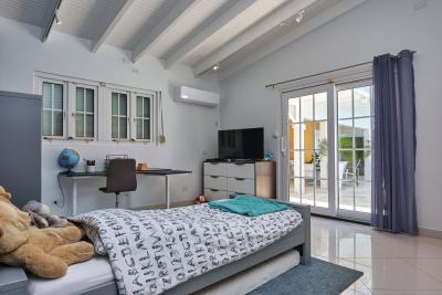 Luxury Oranjestad Villa, photo 37 of 65