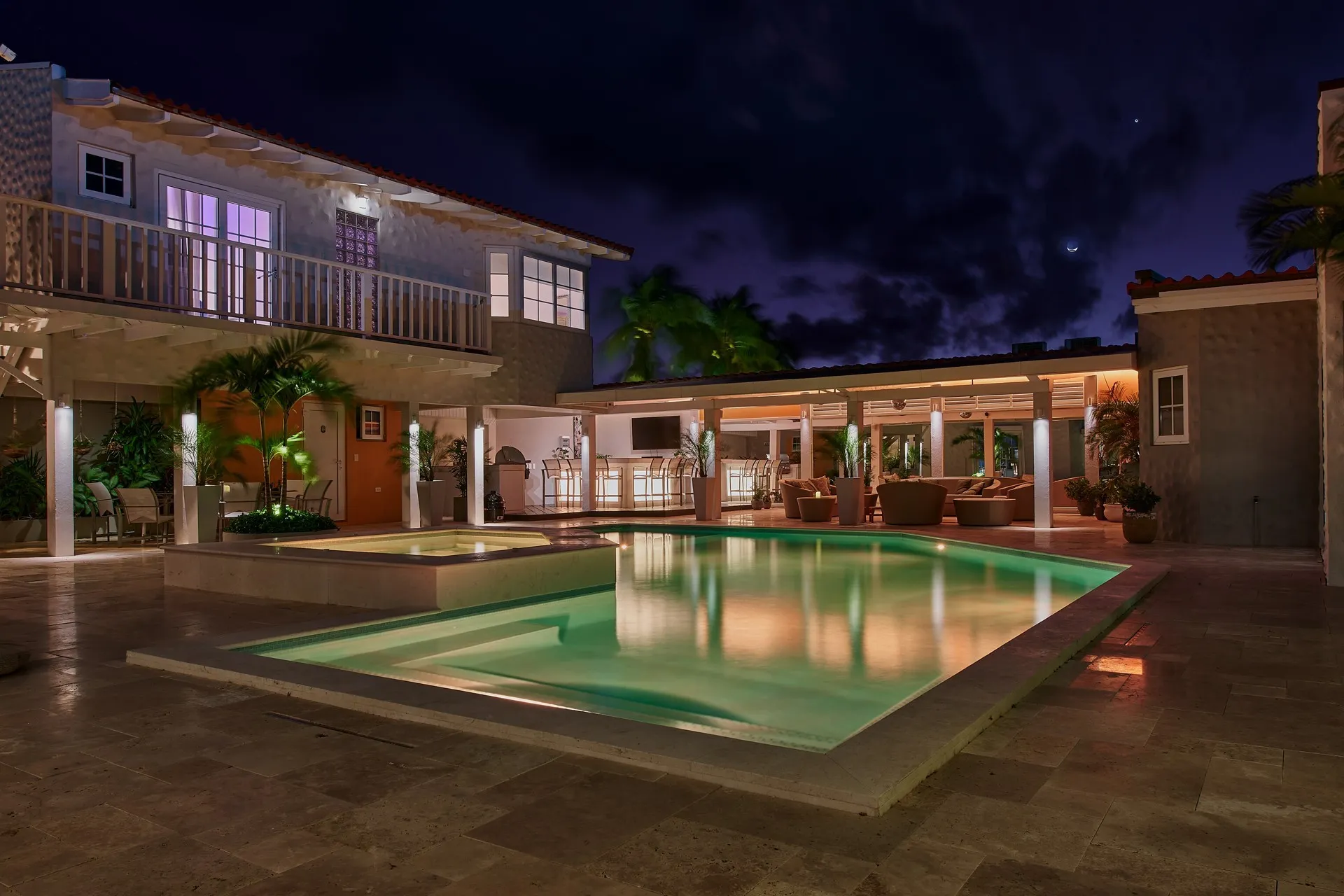 Luxury Oranjestad Villa, photo 8 of 65