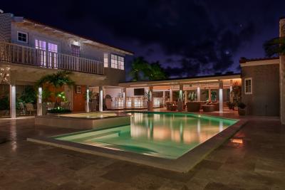 Luxury Oranjestad Villa, photo 8 of 65