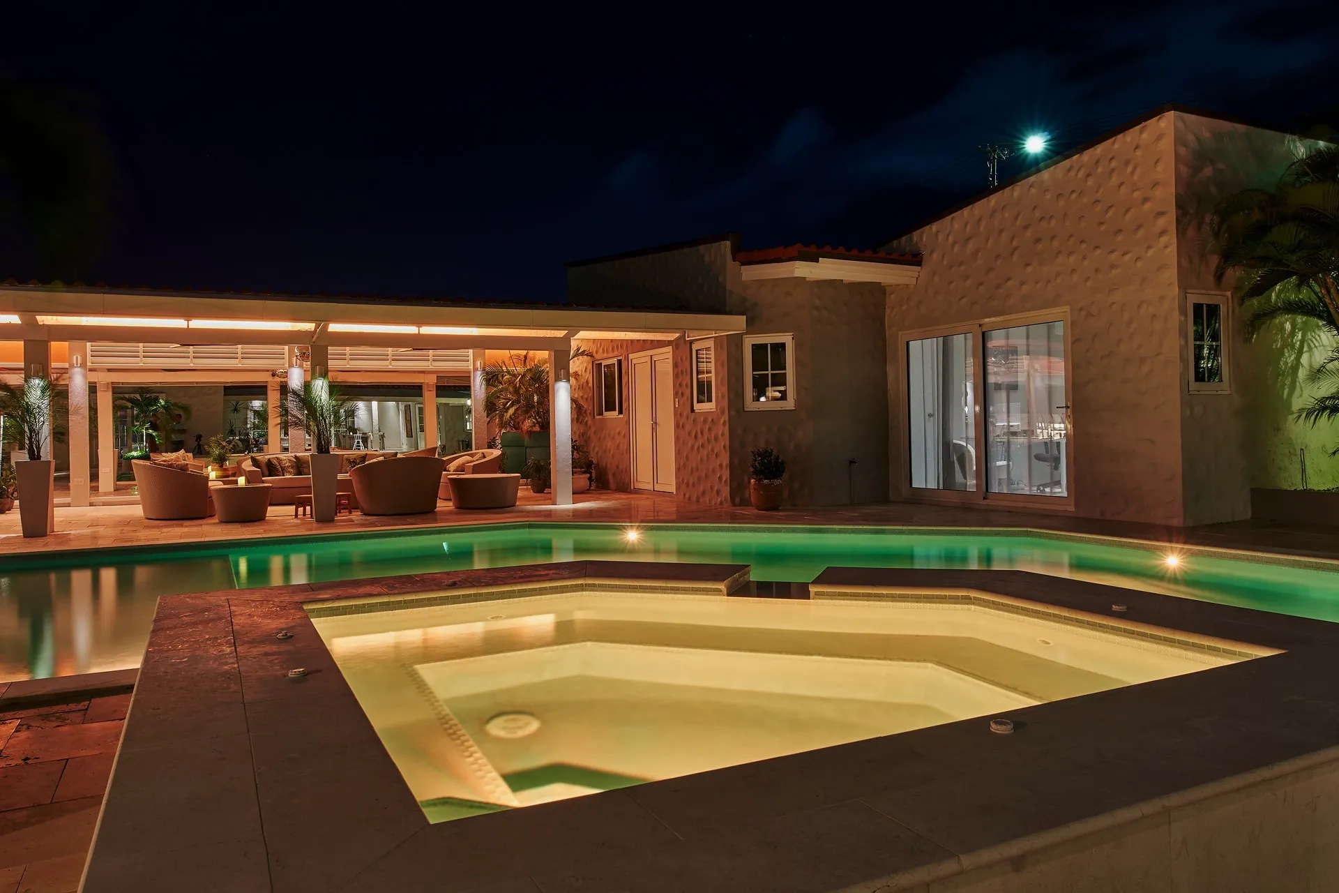 Luxury Oranjestad Villa, photo 25 of 65