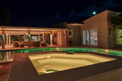 Luxury Oranjestad Villa, photo 25 of 65