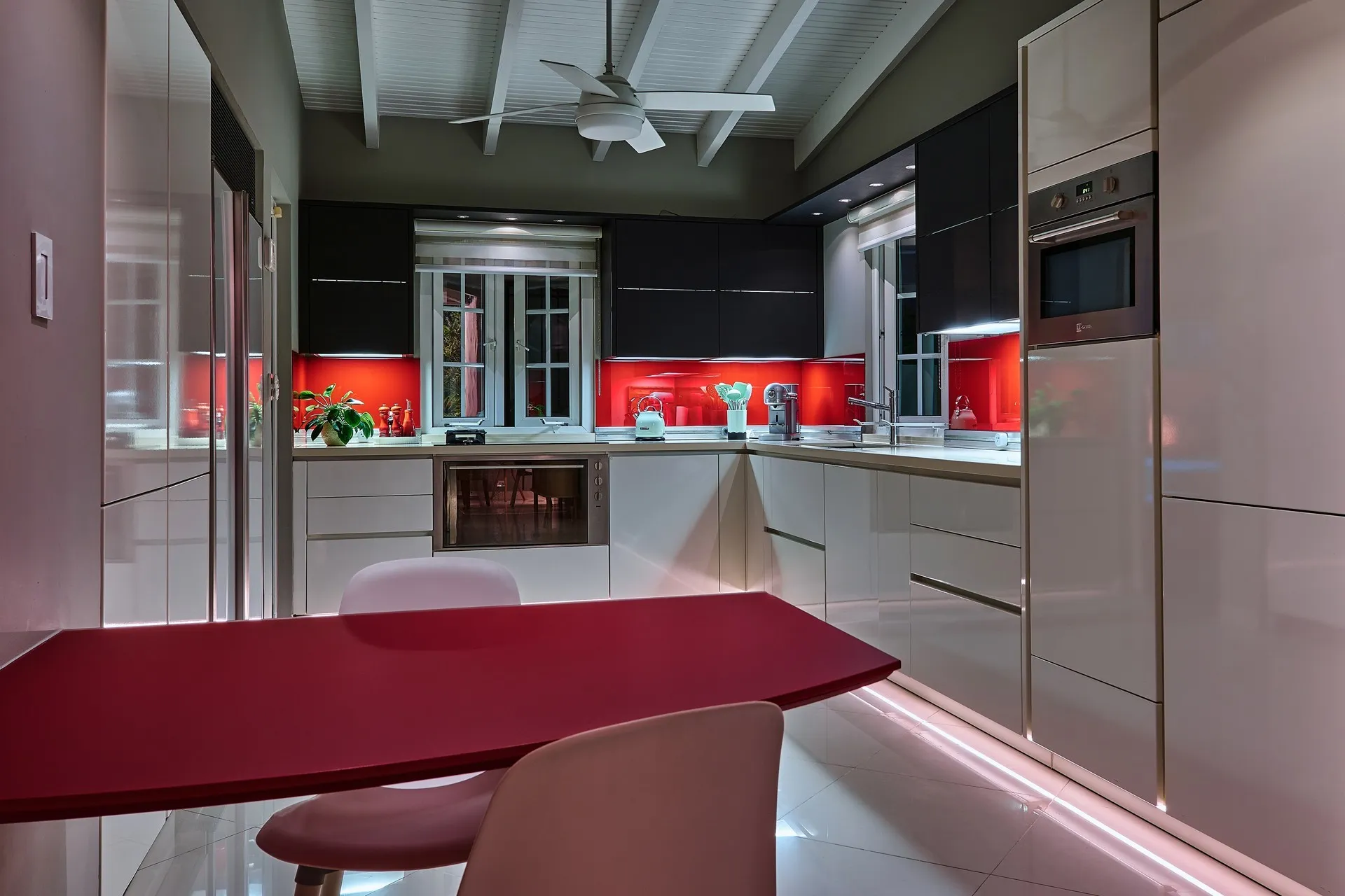 Luxury Oranjestad Villa, photo 13 of 65