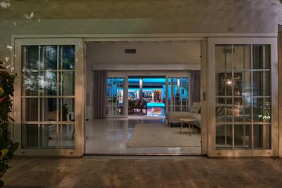 Luxury Oranjestad Villa, photo 20 of 65