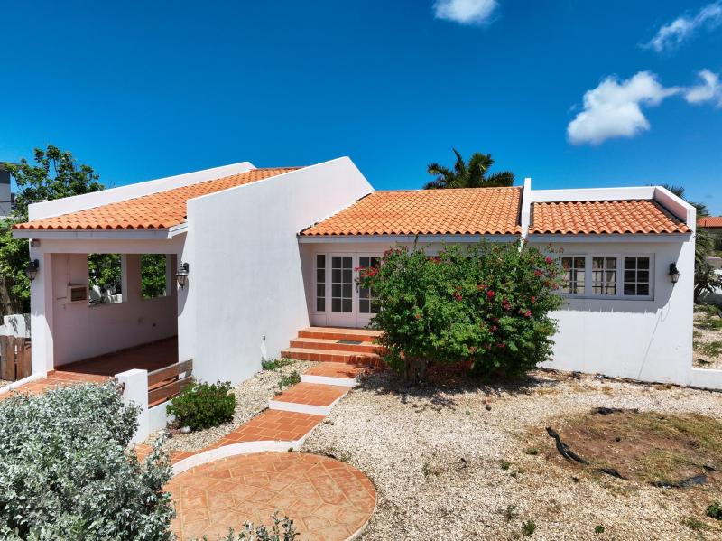 Residential for Sale in Paradera, Aruba - Nuñe 100, photo 1 of 16