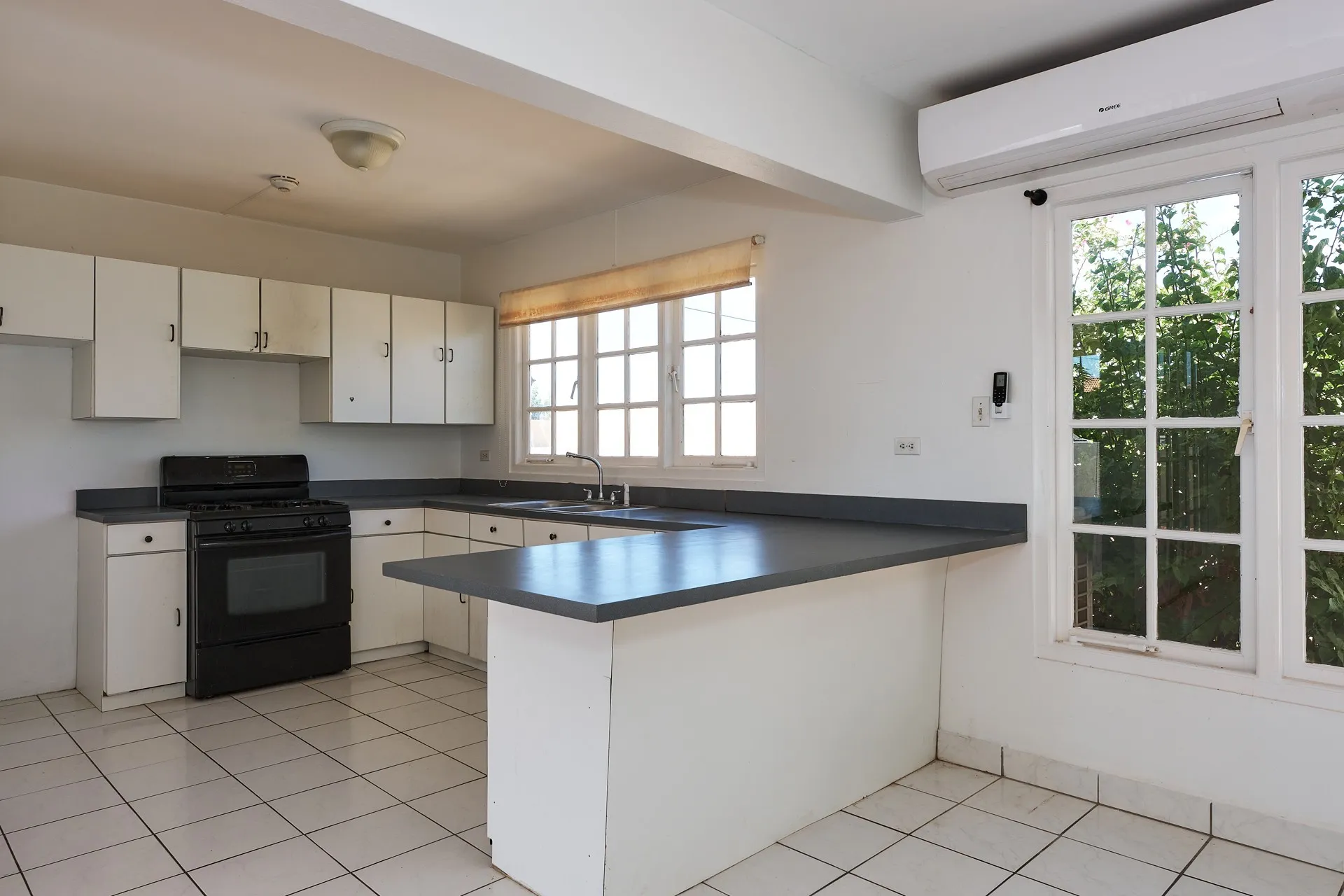 Residential for Sale in Paradera, Aruba - Nuñe 100, photo 4 of 16