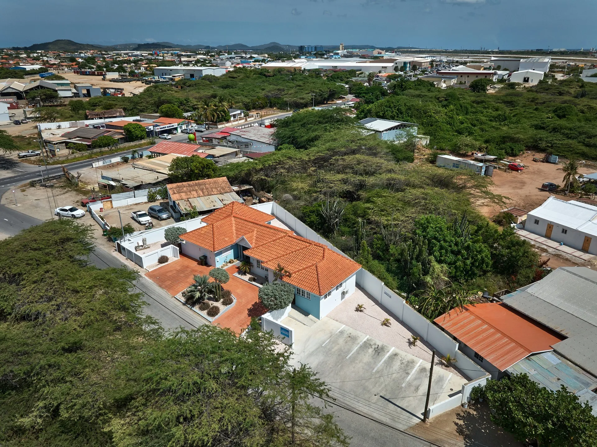 Commercial for Sale in Oranjestad, Aruba - Caya Avenida Milio J. Croes 84-B, photo 6 of 34