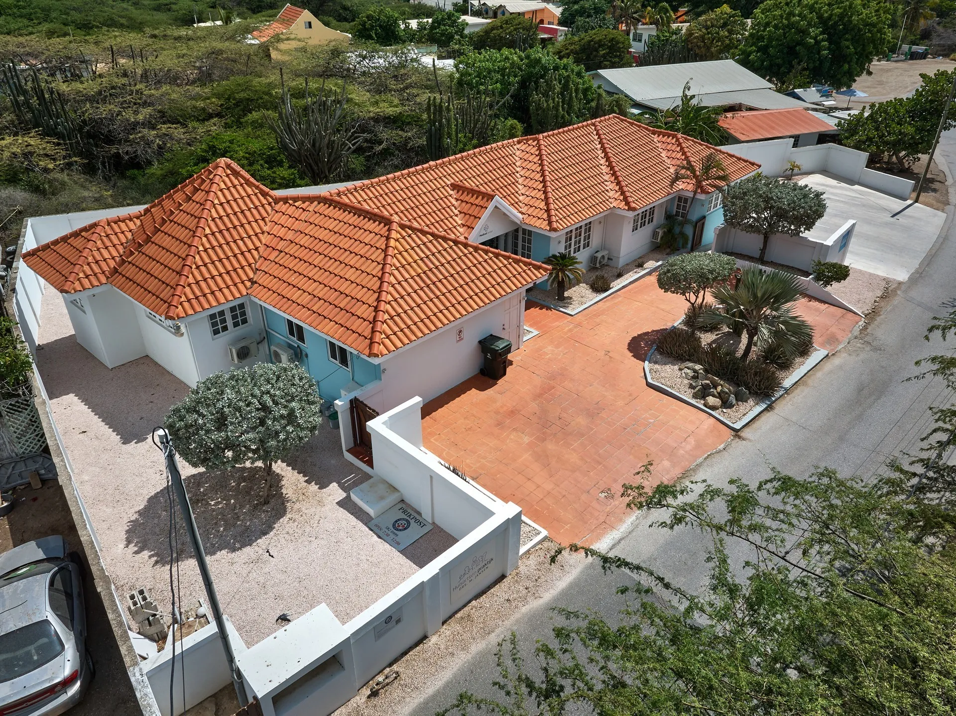 Commercial for Sale in Oranjestad, Aruba - Caya Avenida Milio J. Croes 84-B, photo 2 of 34