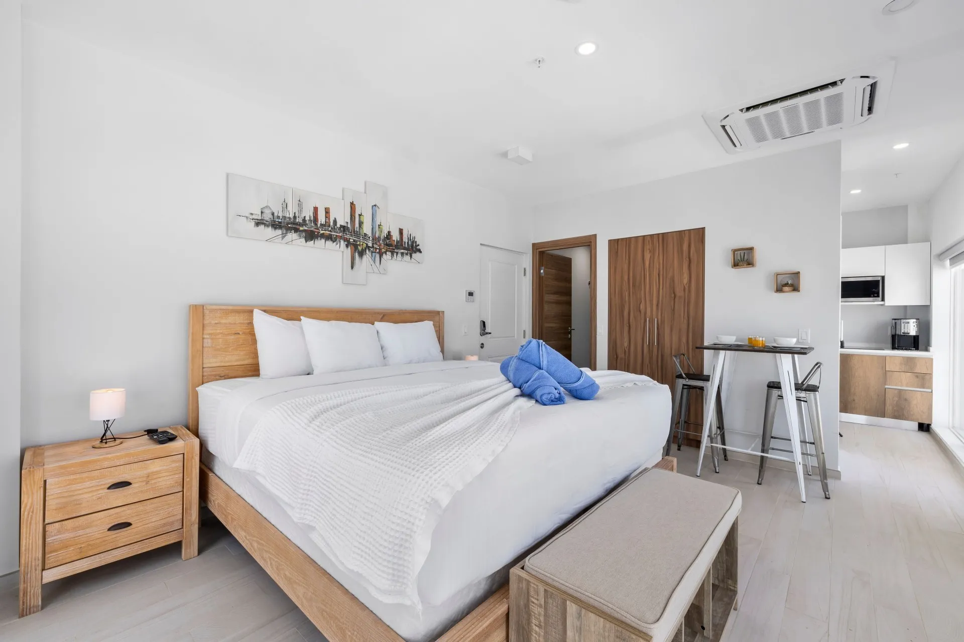 Harbour House 615, photo 9 of 25