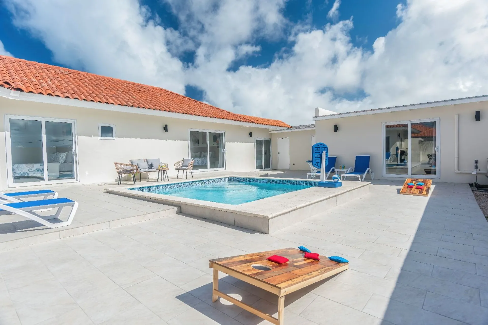 Residential for Sale in Eagle Beach, Aruba - Elegant New Villa in Safir, photo 4 of 47