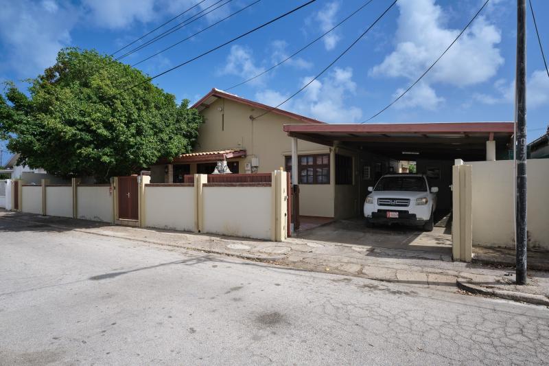 Residential for Sale in Oranjestad, Aruba - Uruguaystraat 1, photo 1 of 28