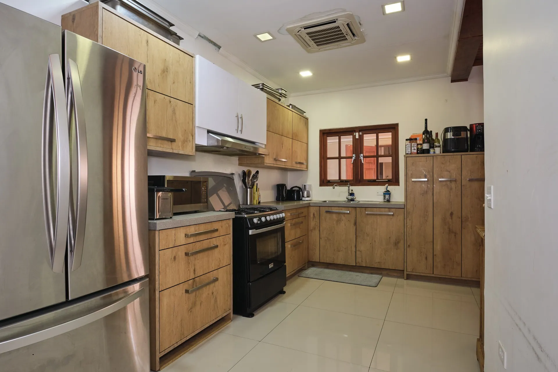Residential for Sale in Oranjestad, Aruba - Uruguaystraat 1, photo 4 of 28