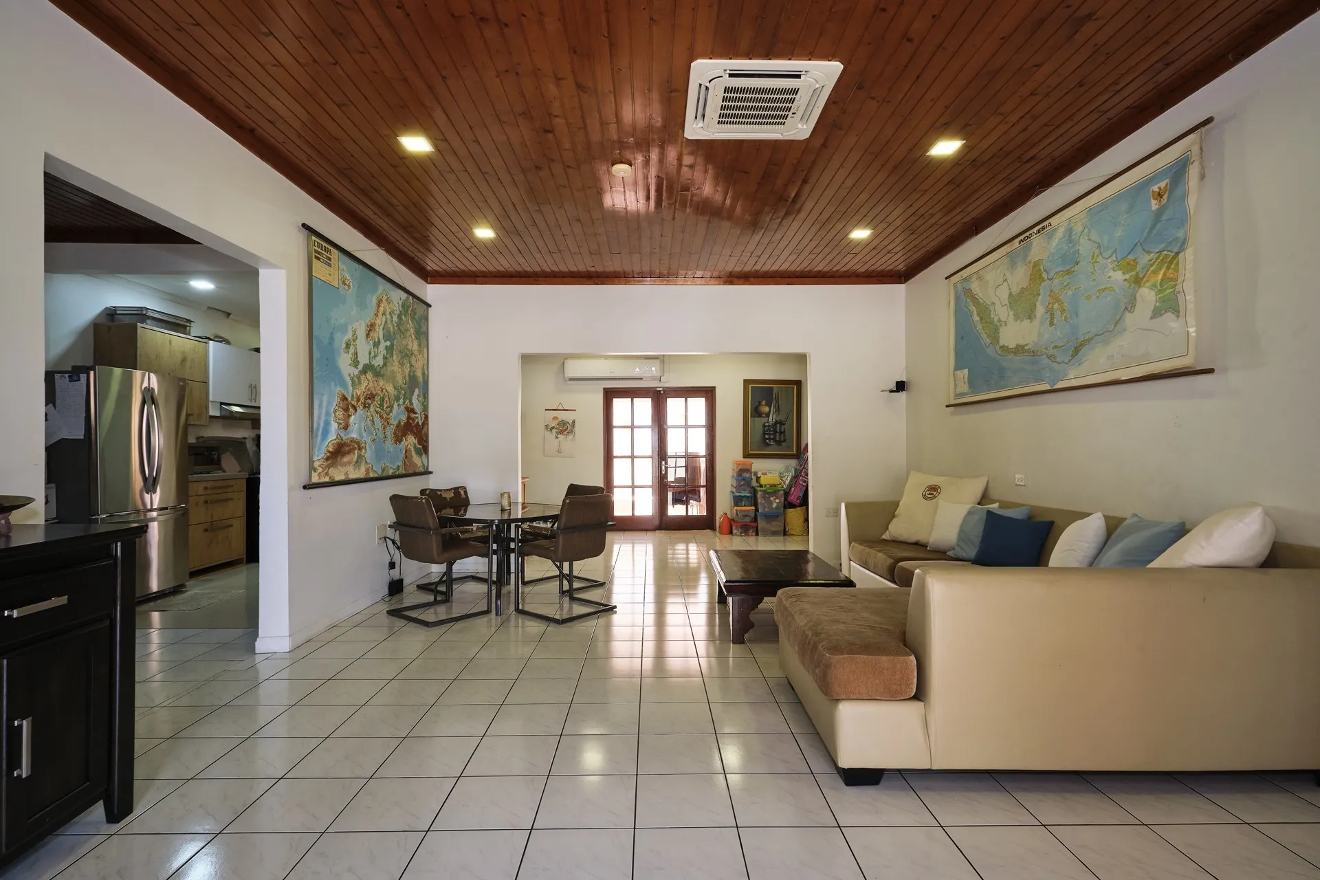 Residential for Sale in Oranjestad, Aruba - Uruguaystraat 1, photo 3 of 28