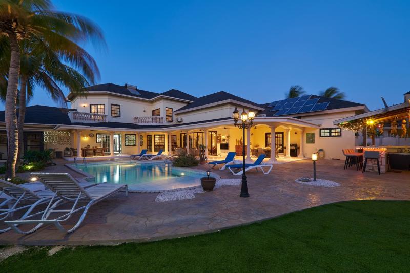 Residential for Sale in Oranjestad, Aruba - Oranjestad Luxury Villa, photo 1 of 68