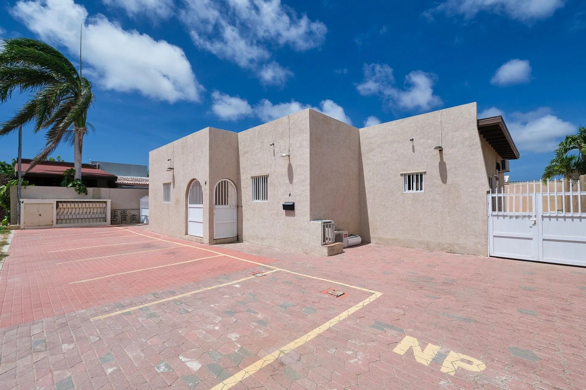 Commercial for Sale in Oranjestad, Aruba - Caya Frère Johannes 4, photo 1 of 38