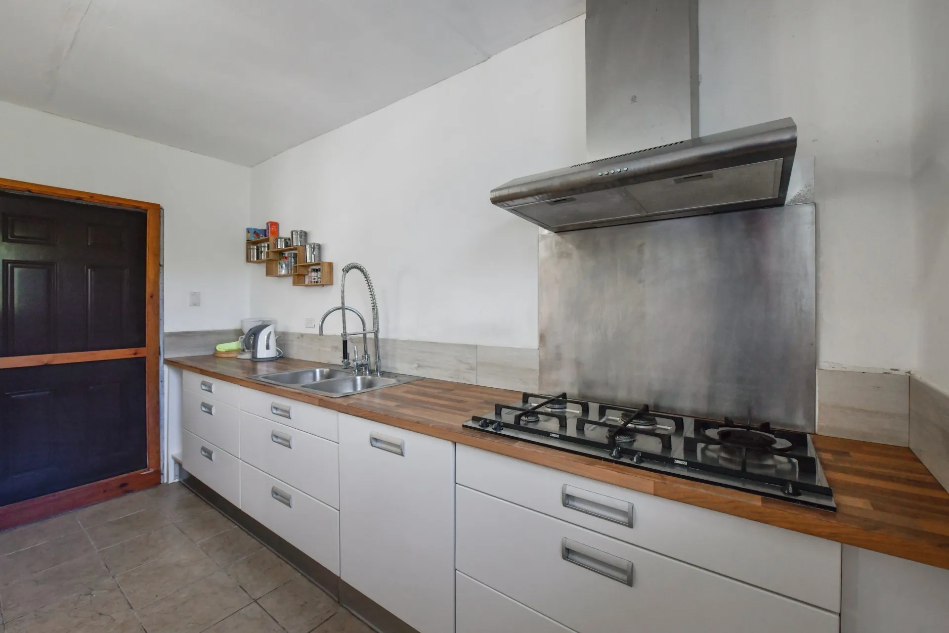 Residential for Sale in San Nicolas, Aruba - House On The Hill - Fort Heuvelstraat 51, photo 4 of 27