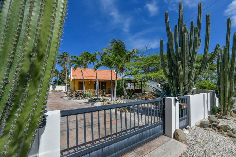 Residential for Sale in Santa Cruz, Aruba - Catashi 6-O, photo 1 of 24