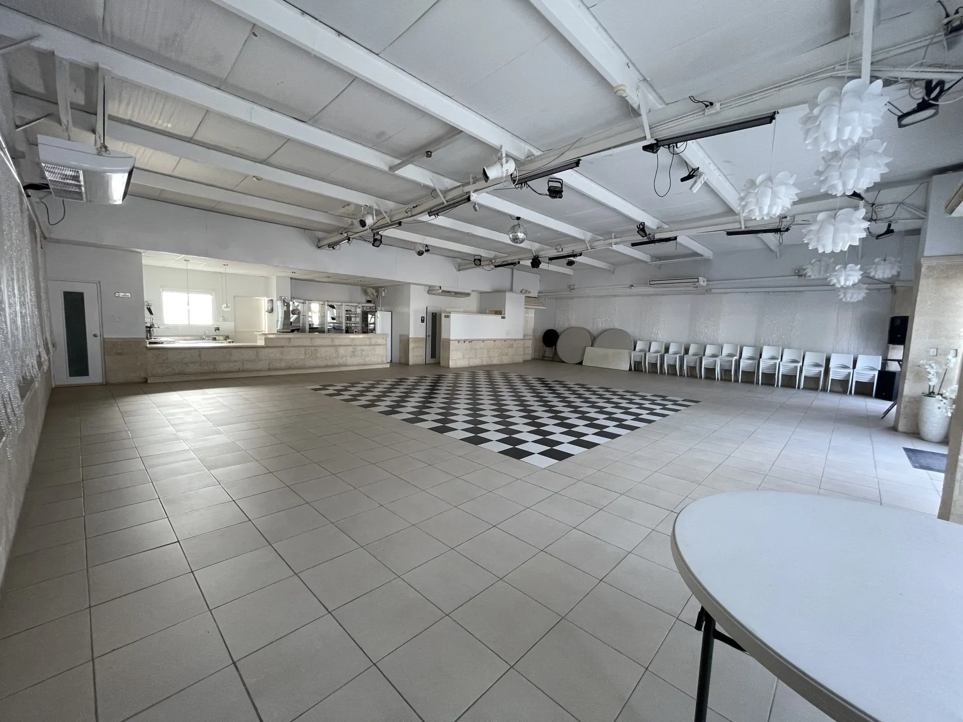 Commercial for Rent in Oranjestad, Aruba - De La Sallestraat 26, photo 1 of 16