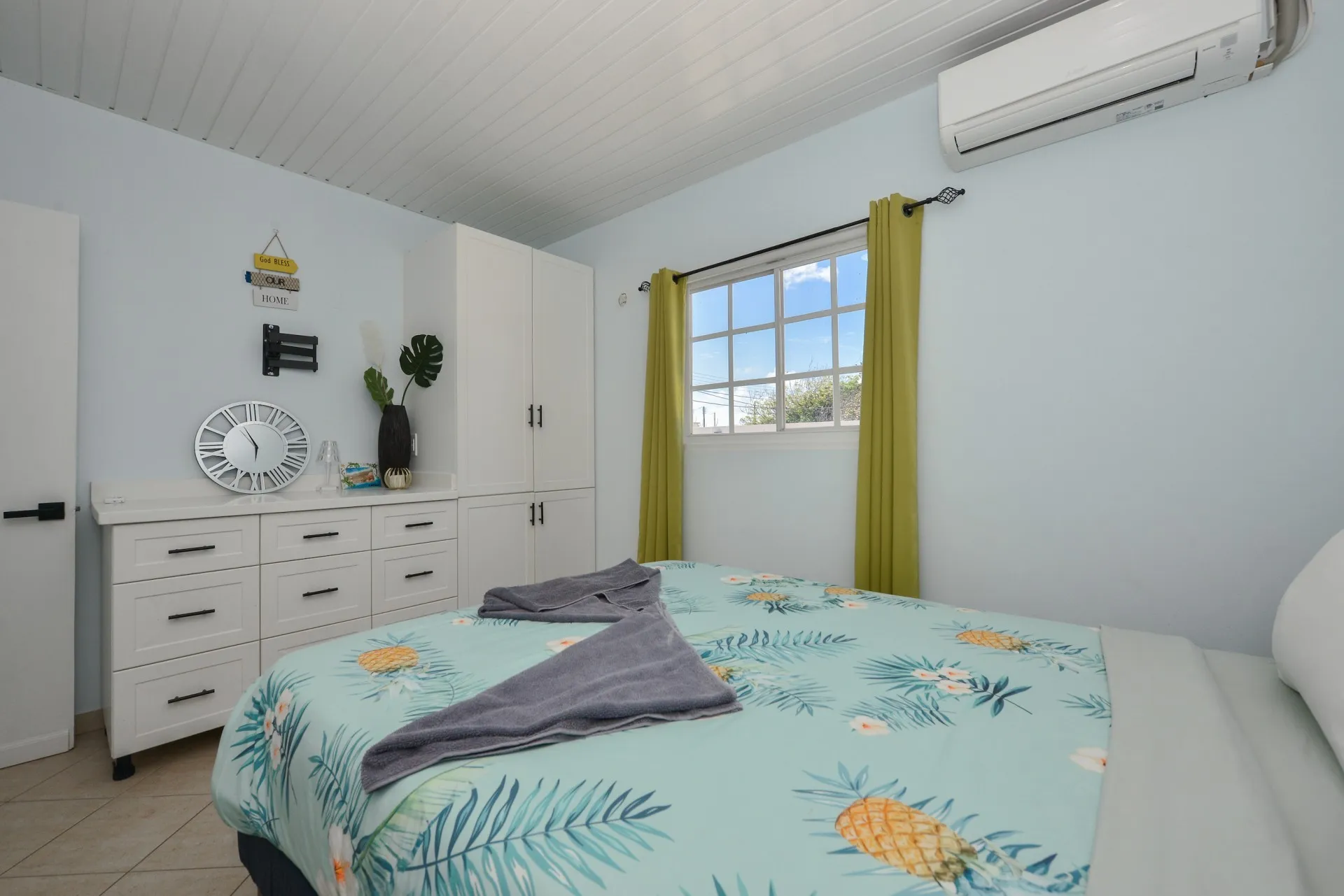 Monserat 18-F, photo 19 of 40