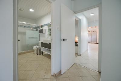 Monserat 18-F, photo 21 of 40