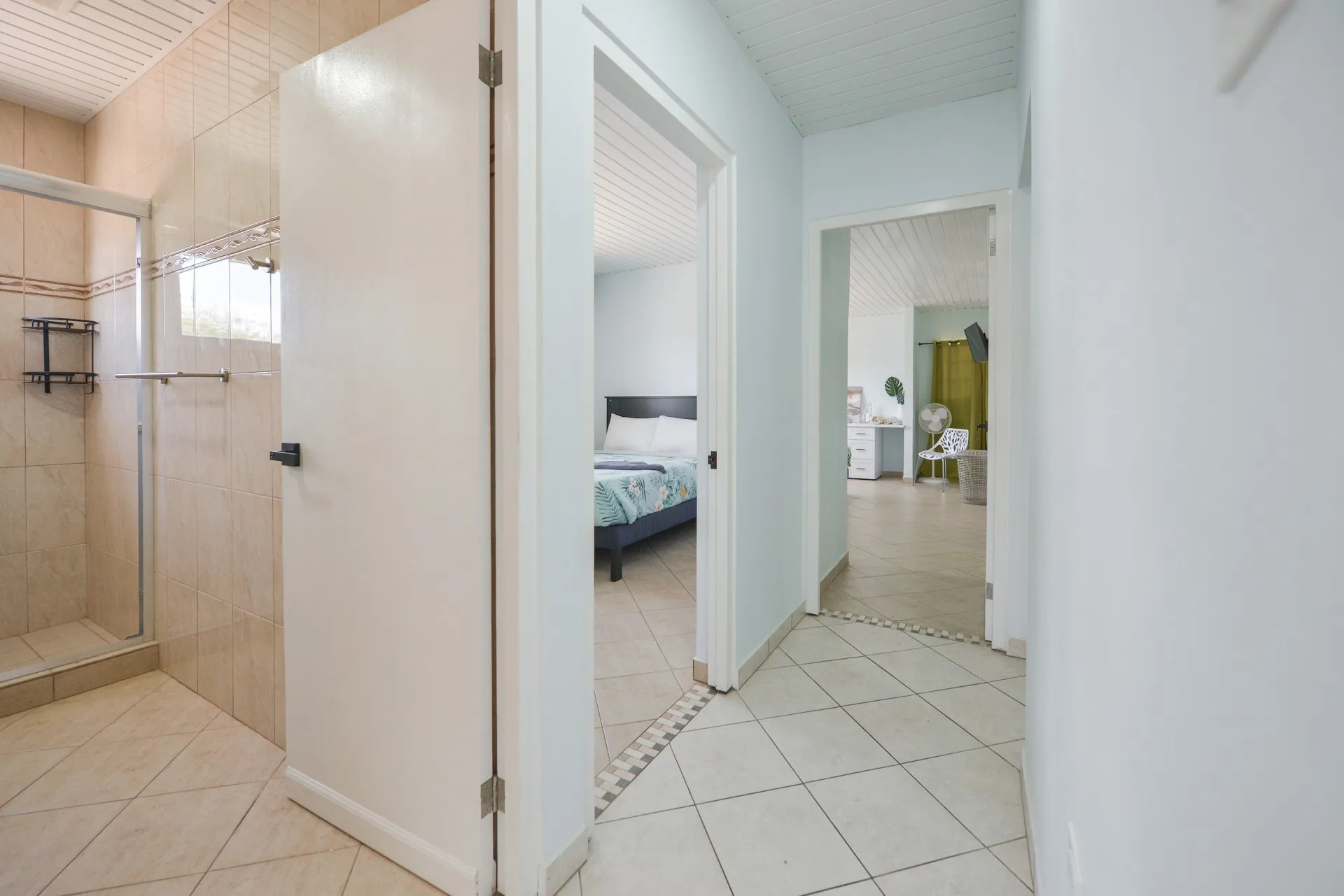 Monserat 18-F, photo 15 of 40
