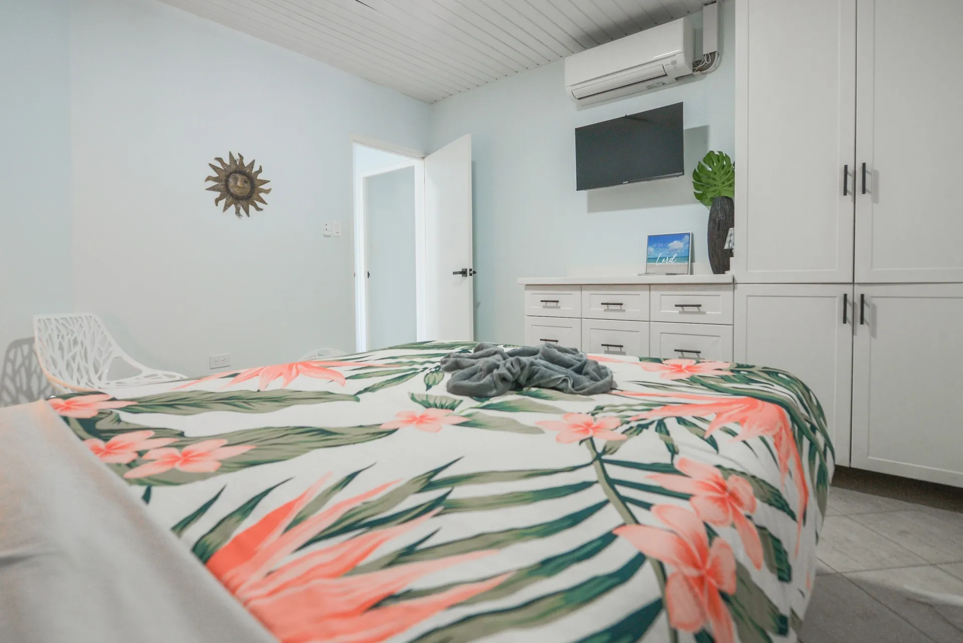 Monserat 18-F, photo 26 of 40
